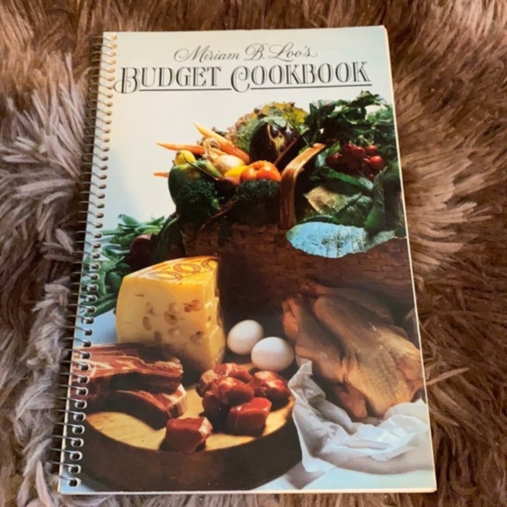Miriam B. Loo's budget cookbook Spiral‎ bound